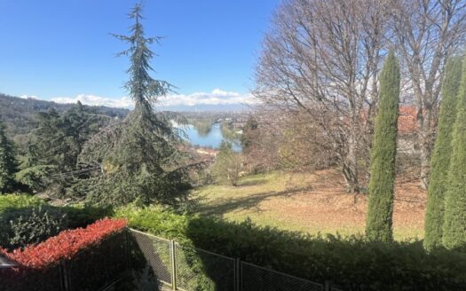 Alloggio ristrutturato con terrazzo