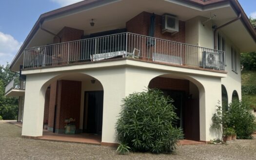 Bellissima villa bifamiliare con vista